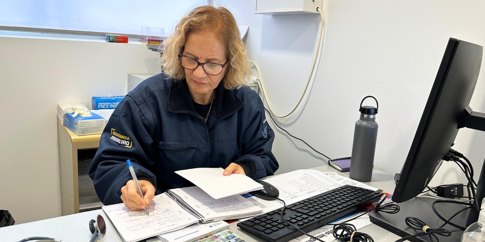 'Caso os sintomas sejam identificados como graves, o encaminhamento para um especialista deverá ser a prioridade.' MCG